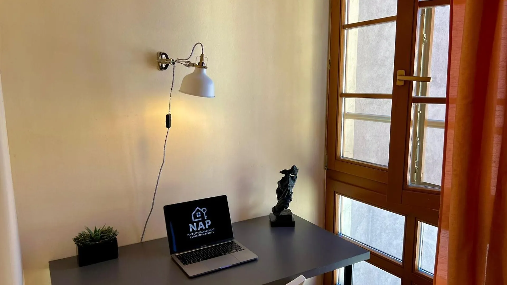 Comfortable 3 Bedroom Apartment In The Heart Of Praga