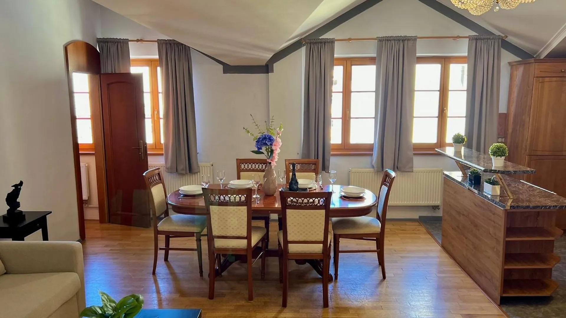 Comfortable 3 Bedroom Apartment In The Heart Of Praga